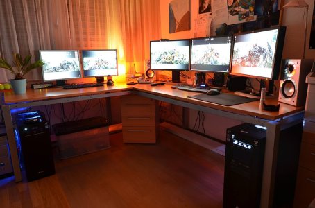 desk_baMb1N0.jpg