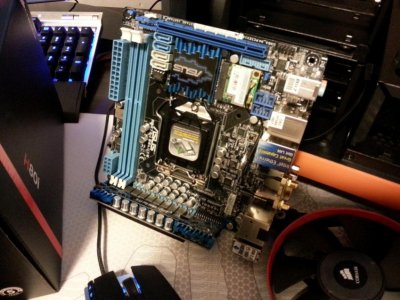 mobo P8Z77-I Deluxe.jpg