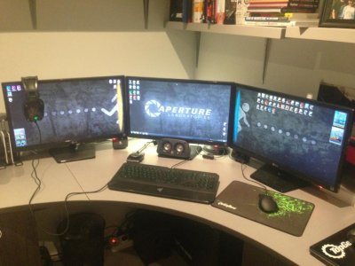 3 Monitors.jpg 3 Monitors.jpg