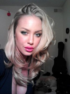Nicole Aniston.jpg
