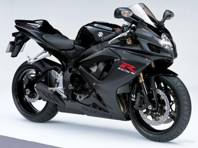 2012-suzuki-gsx-r600-8w.jpg