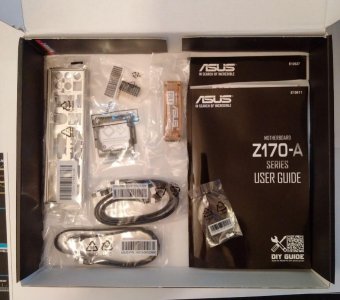 MotherboardBoxedGoodies.jpg